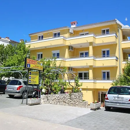 Modern Eingerichtete Fur 2 Personen, Klimatisiert, Freie Parkplatz Und Wi-fi, Grillmogligkeit *