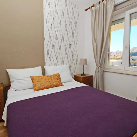 Modern Eingerichtete Fur 2 Personen, Klimatisiert, Freie Parkplatz Und Wi-fi, Grillmogligkeit Apartment Baska (Krk)